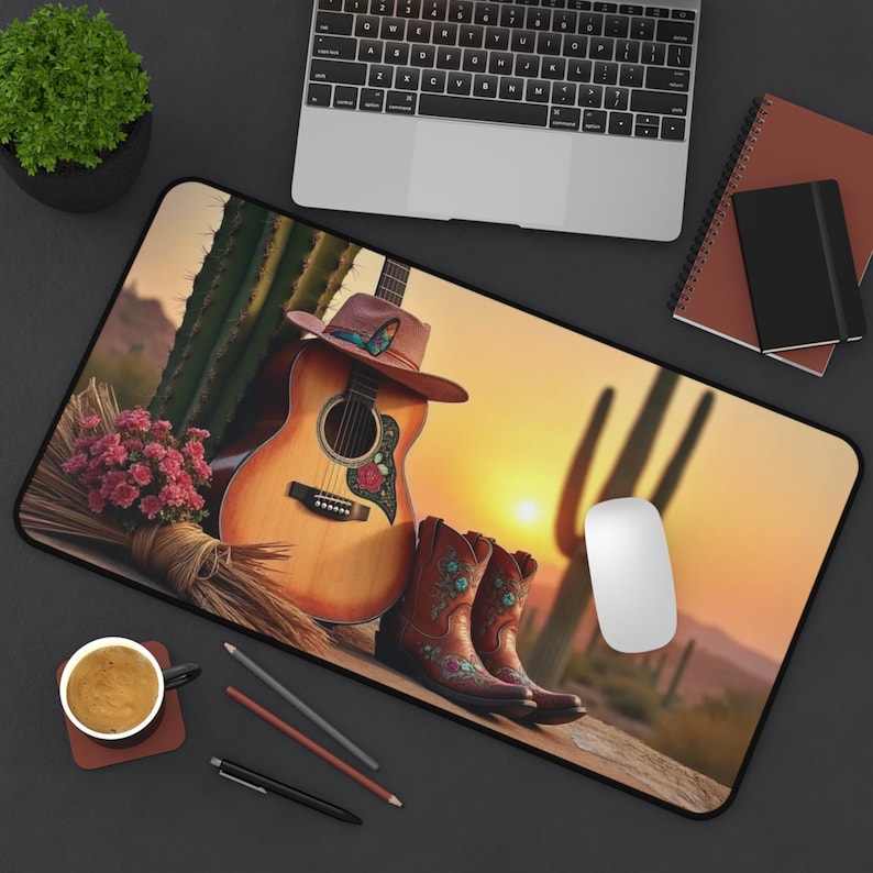 Tech Girl Accessories - แผ่นรองเมาส์กีตาร์ทะเลทราย, ของขวัญสำหรับผู้ชื่นชอบกีตาร์กระบองเพชร, อุปกรณ์เสริมเทคโนโลยีสำหรับเธอ, ของขวัญสำหรับสาวชนบท, แผ่นรองเล่นเกมสำหรับสาวคาวเกิร์ล