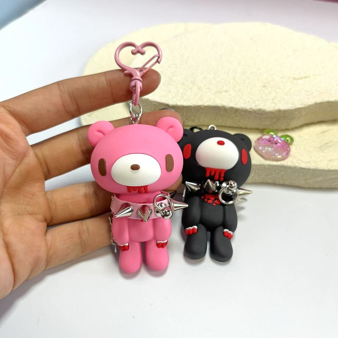 พวงกุญแจหมีปีศาจ: จี้กระเป๋าสไ - Tech Girl Accessories บทวิจารณ์และราคา
